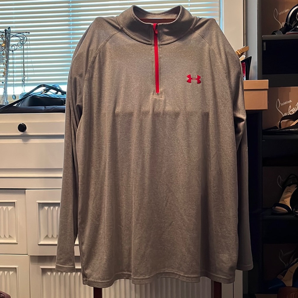 Men’s UA lightweight pullover size L